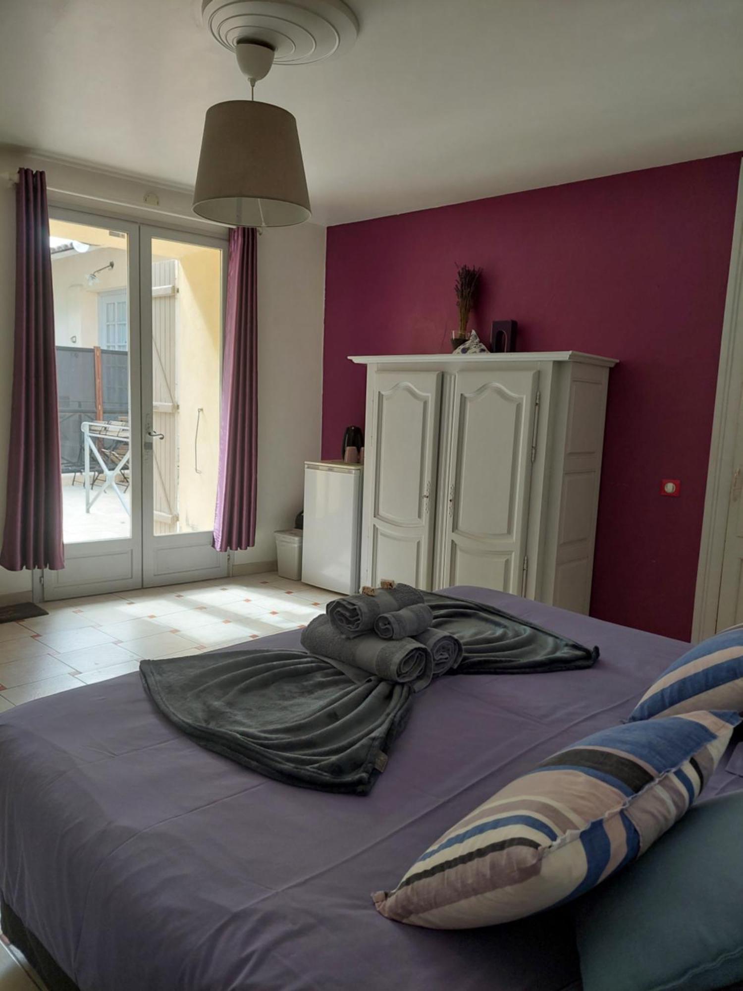 Mas Des Cigognes Bed & Breakfast Le Thor Ngoại thất bức ảnh