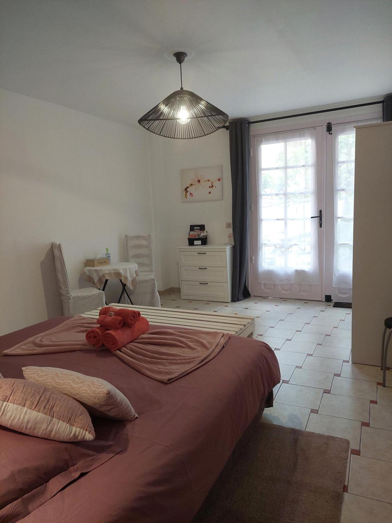 Mas Des Cigognes Bed & Breakfast Le Thor Ngoại thất bức ảnh