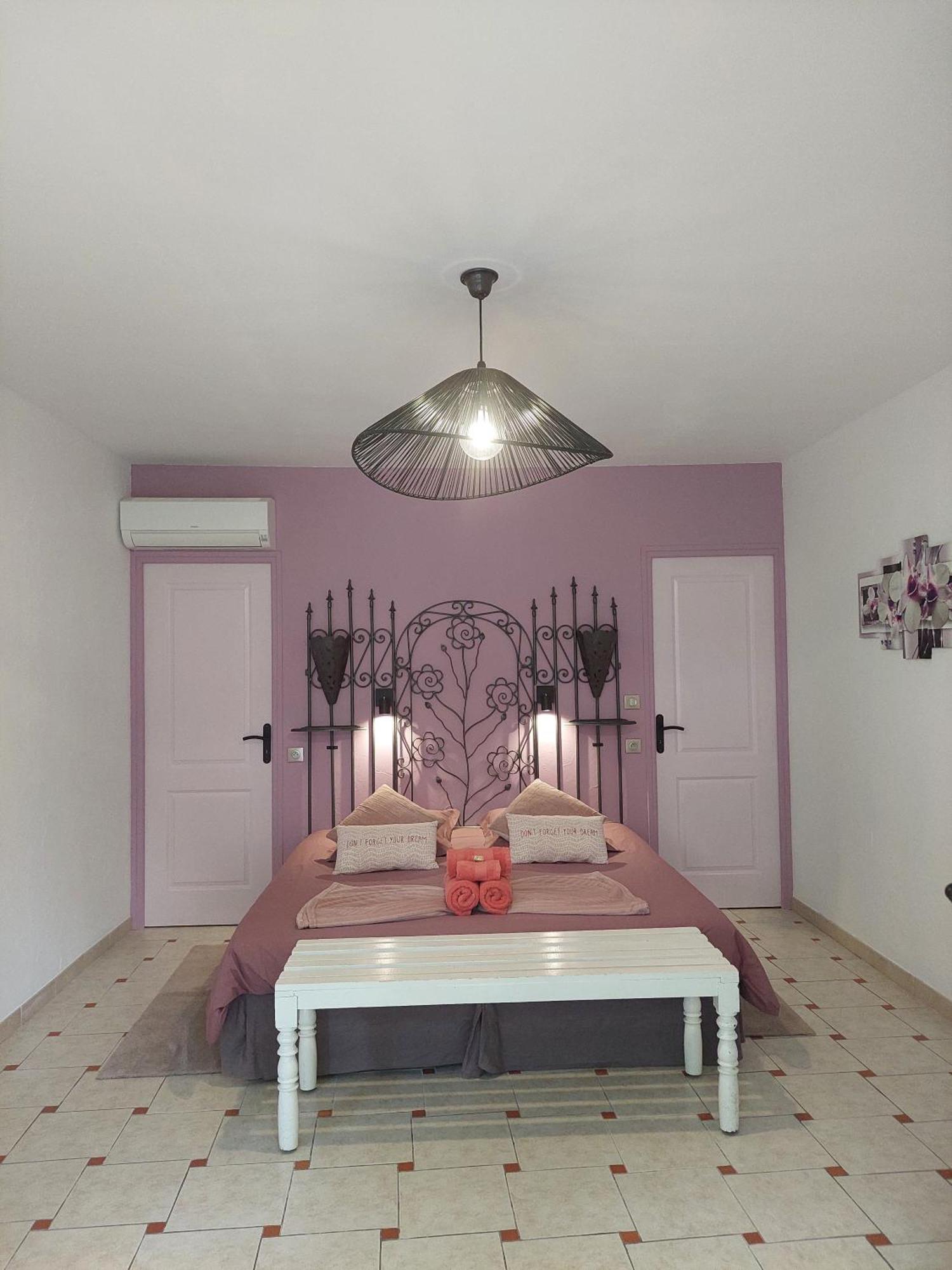 Mas Des Cigognes Bed & Breakfast Le Thor Ngoại thất bức ảnh