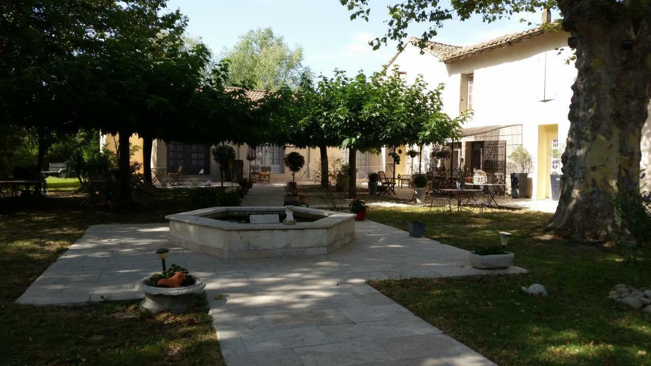 Mas Des Cigognes Bed & Breakfast Le Thor Ngoại thất bức ảnh